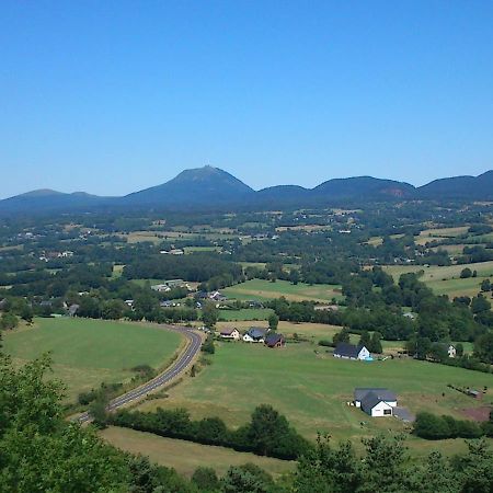 Lilas, Gite Saint Antoine, Orcival, Entre Sancy Et Volcans. 外观 照片