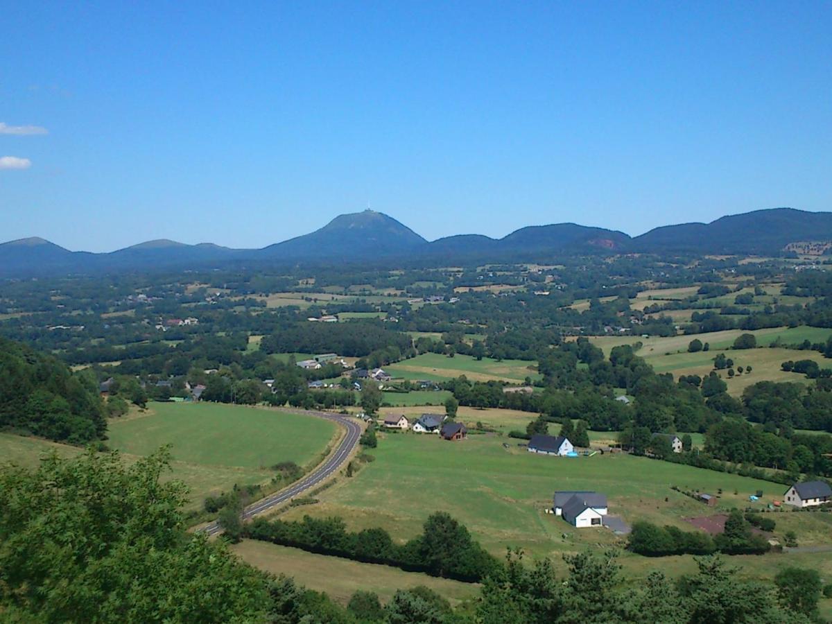 Lilas, Gite Saint Antoine, Orcival, Entre Sancy Et Volcans. 外观 照片